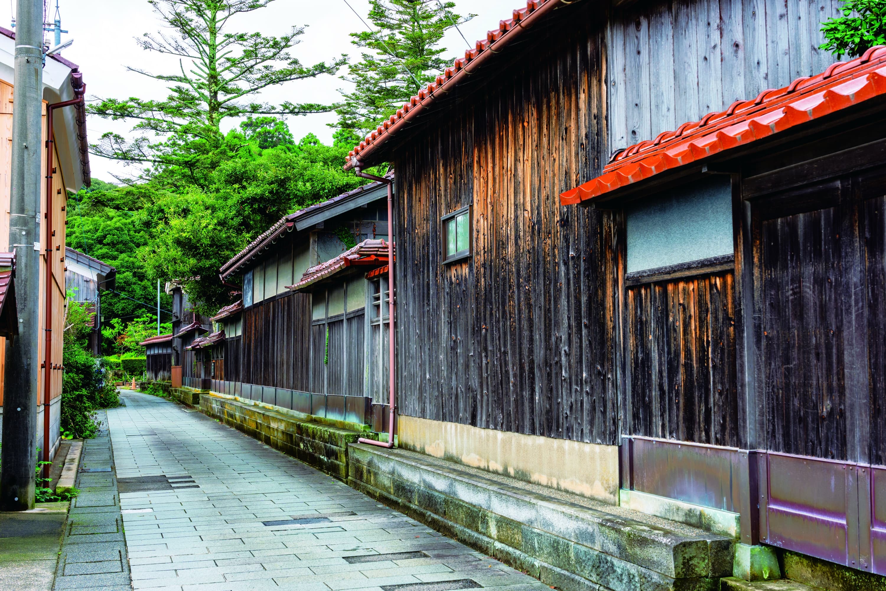 日本海らしい伝統の風景を散策